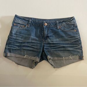 Buffalo David Bitton freak mid rise stretch shorts size 29 light/medium wash.